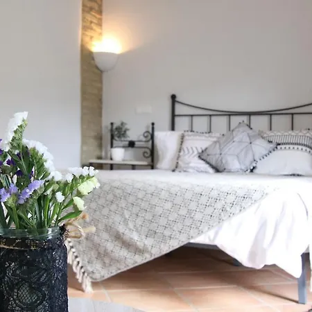 Casa Del Rio Boho Chic Retreat Bed and breakfast Cortes de la Frontera