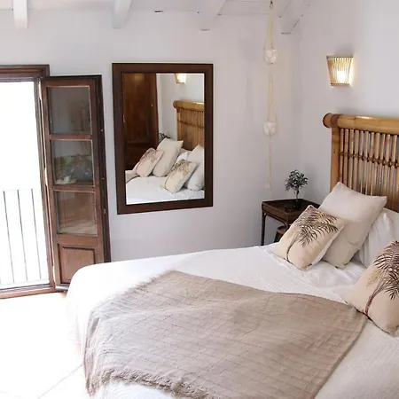 Casa Del Rio Boho Chic Retreat Bed and breakfast Cortes de la Frontera